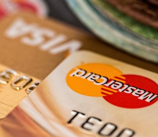 Bancile se lupta in premii acordate la emiterea de carduri de credit carduri de credit