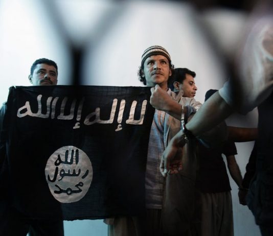 Al Qaida preia un aeroport, un port si un terminal petrolier in Yemen