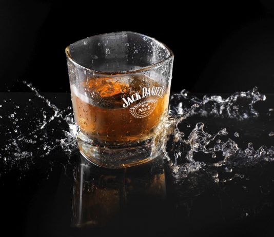 Savureaza un pahar de whisky exact asa cum iti place!