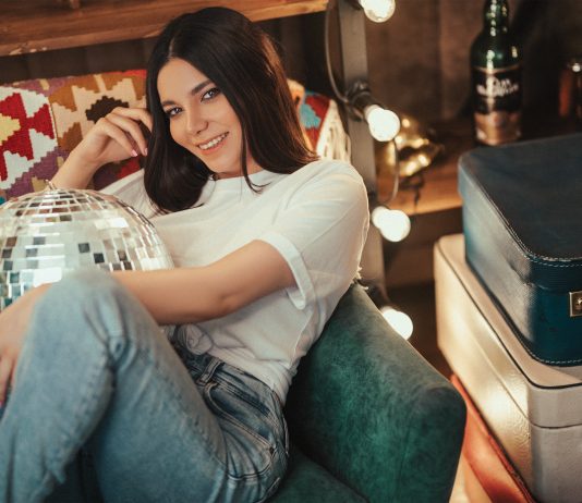 Bucura-te de flexibilitatea programului ca model de videochat in Bucuresti!