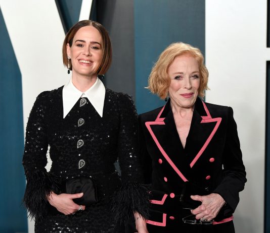 Sarah Paulson si Holland Taylor, Elton John si David Furnish si mai multe dintre cuplurile puternice de la Hollywood