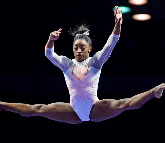 Simone Biles devine prima femeie care castiga al saptelea titlu de gimnastica din SUA