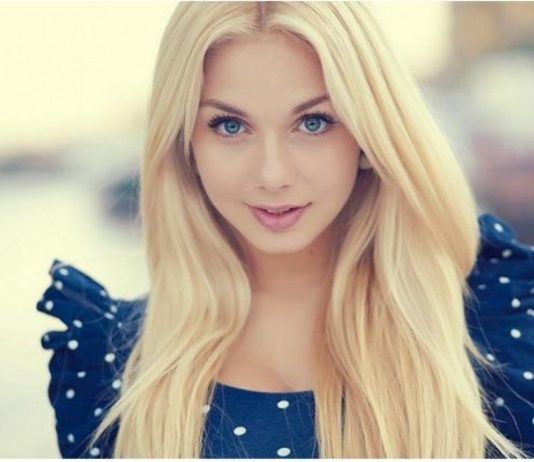 Fetele frumoase sunt educate