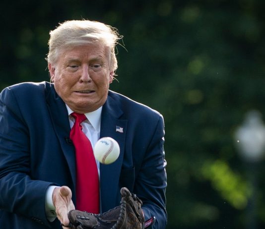 Josh Hawley, Ted Cruz vor sa plateasca MLB pentru apararea drepturilor de vot